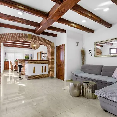 Dolce Vita With 2 Swimming Pools Appartement Poreč