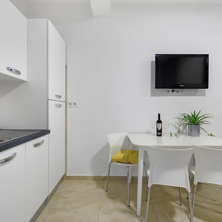 Apartment Dolce Vita With 2 Swimming Pools