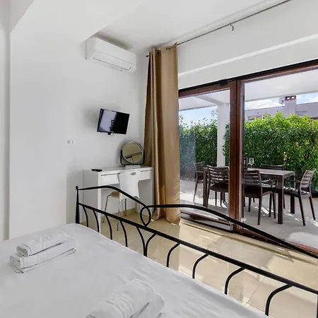 Dolce Vita With 2 Swimming Pools Apartmán