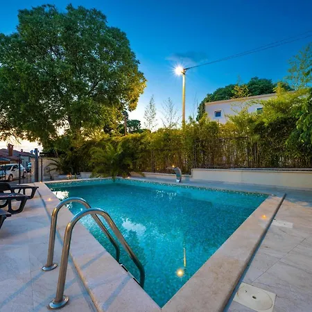 Dolce Vita With 2 Swimming Pools Poreč
