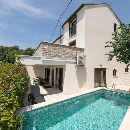 Dolce Vita With 2 Swimming Pools
